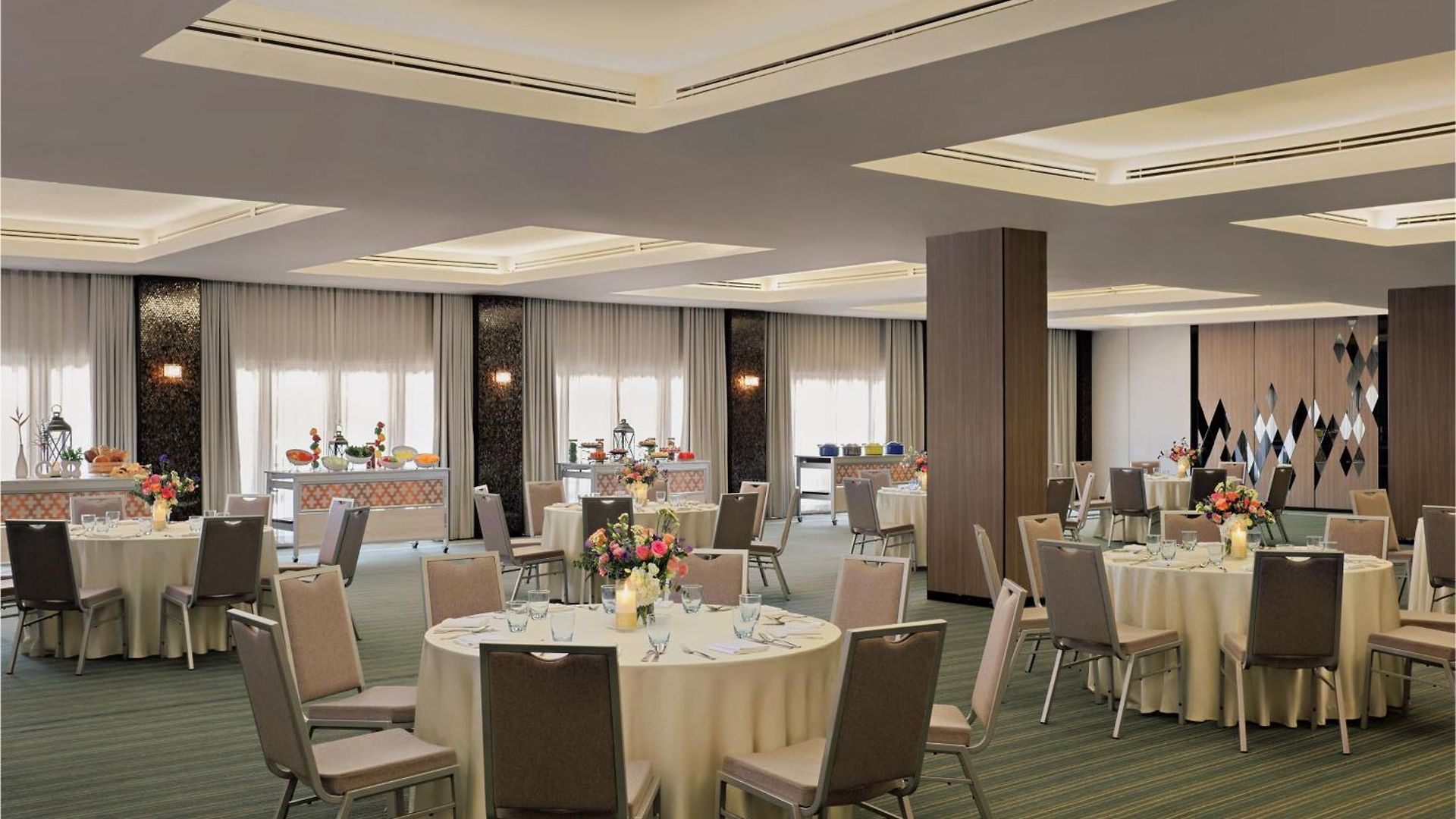 โรงแรม Avani 5*