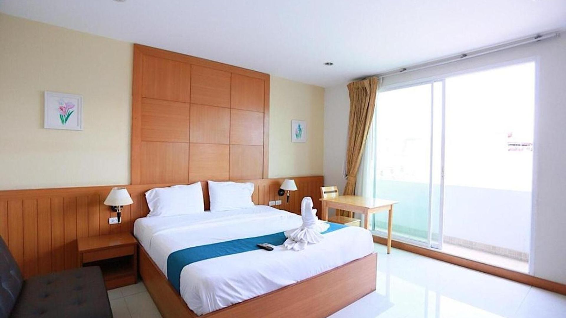 โรงแรม ดิ ไอคอนเพลซ 1 แอท พัทยากลาง 3*