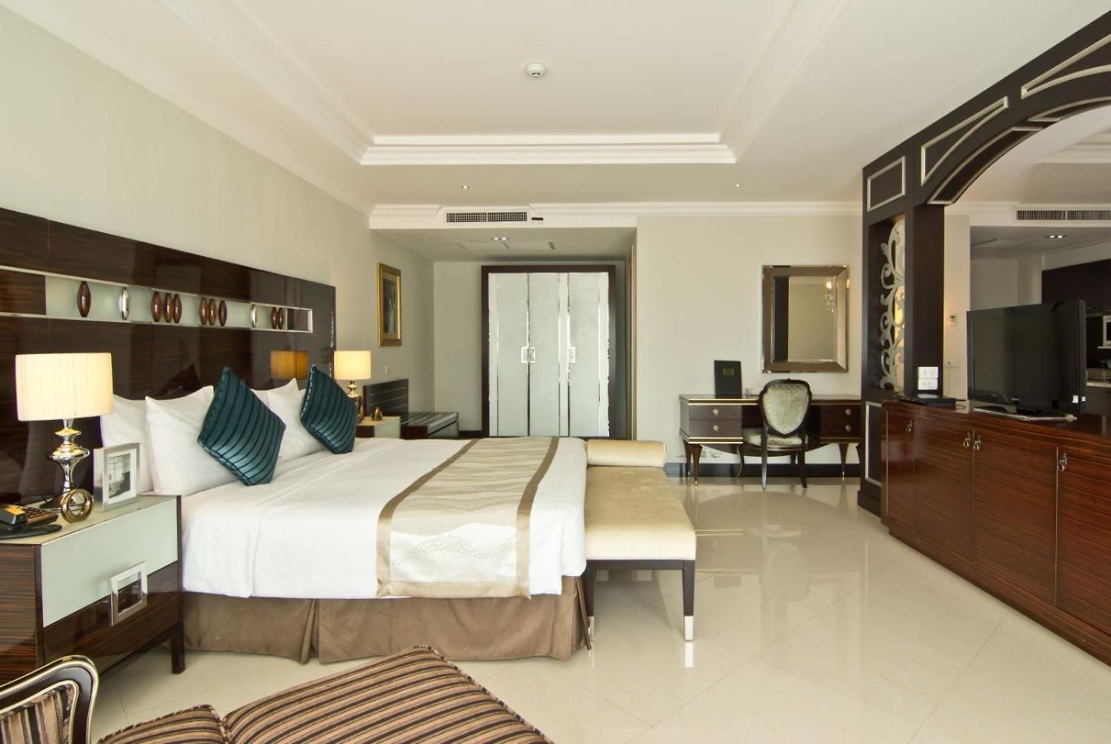 โรงแรม แอลเค รอยอล วิง Pattaya
