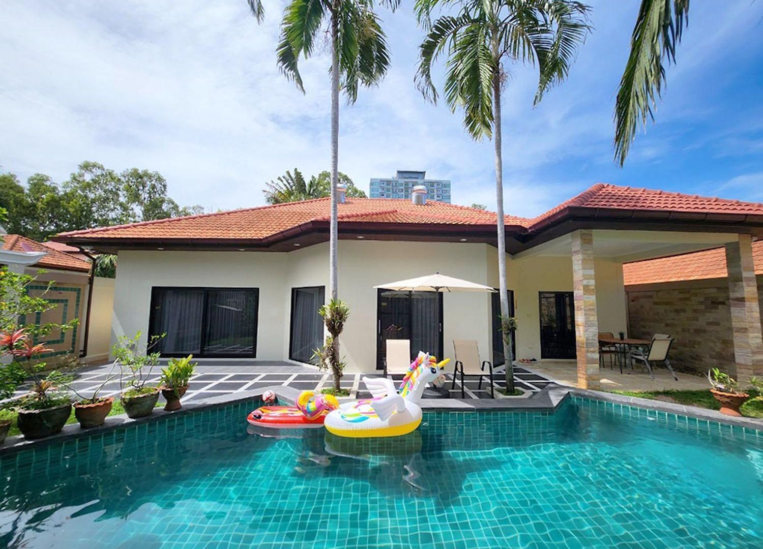 วิลล่า Phratamnak Seaside Pool Pattaya