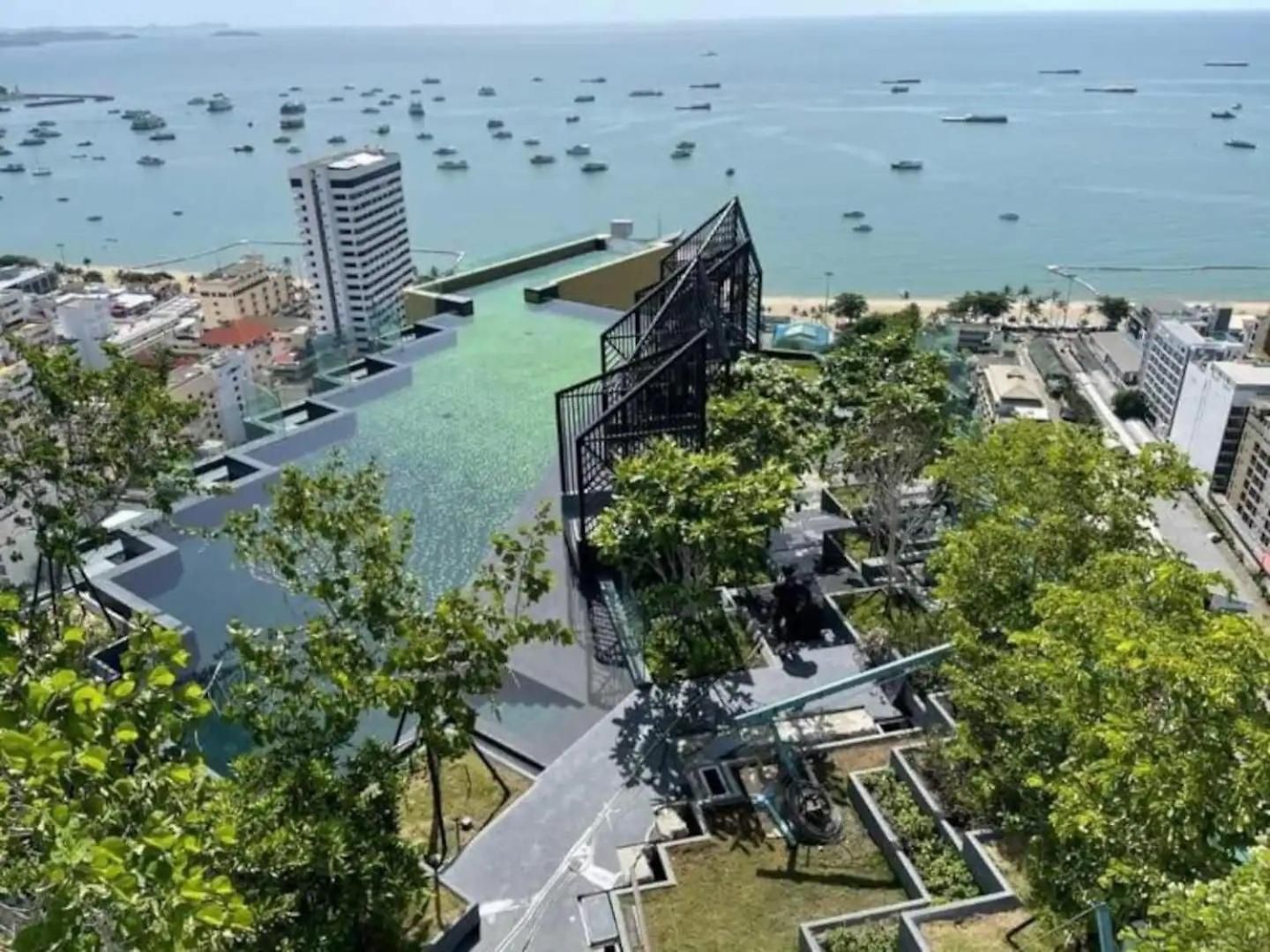 อพาร์ทเม้น Luxury Edge Seaview *