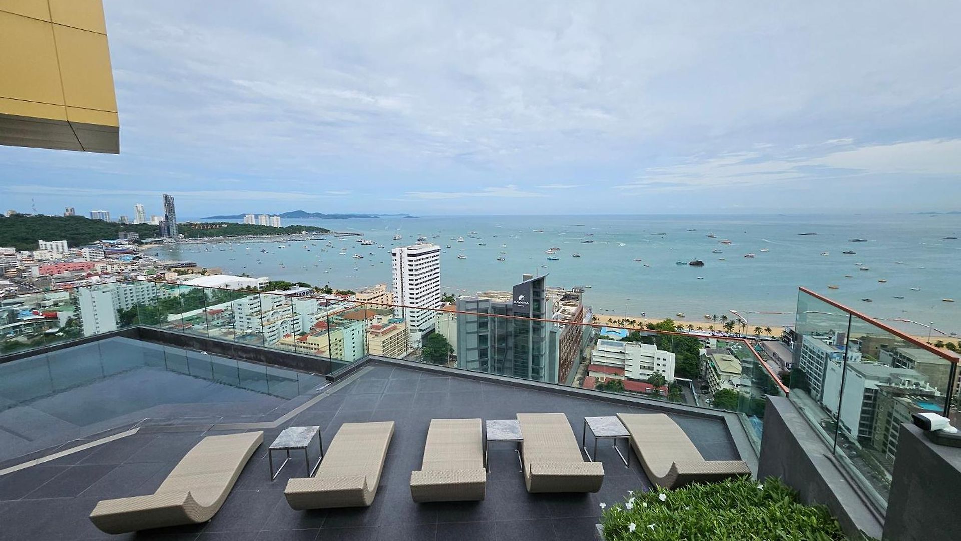 The Edge High Floor & Seaview *