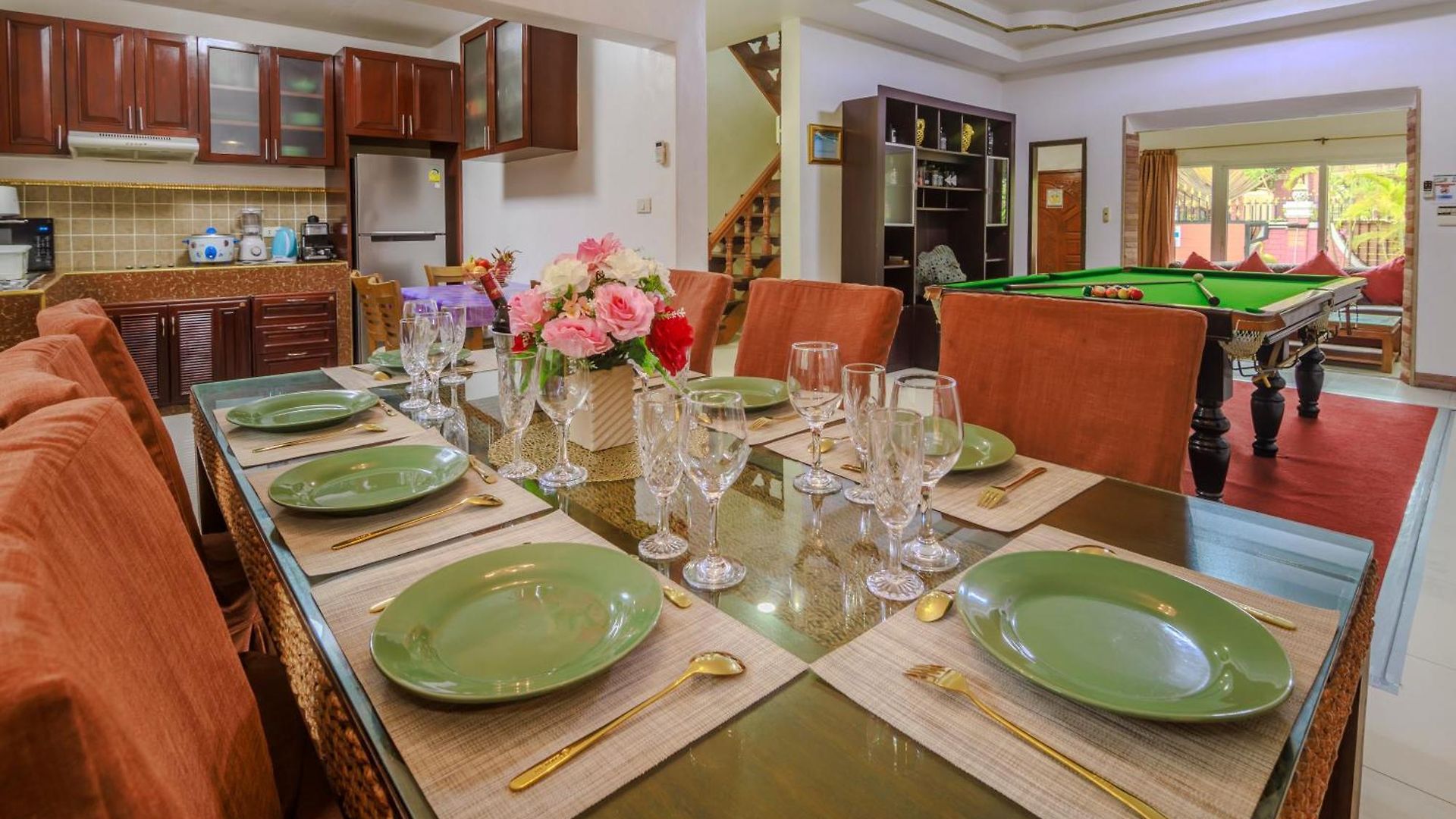 Ratana Near Walking Street And Beaches *