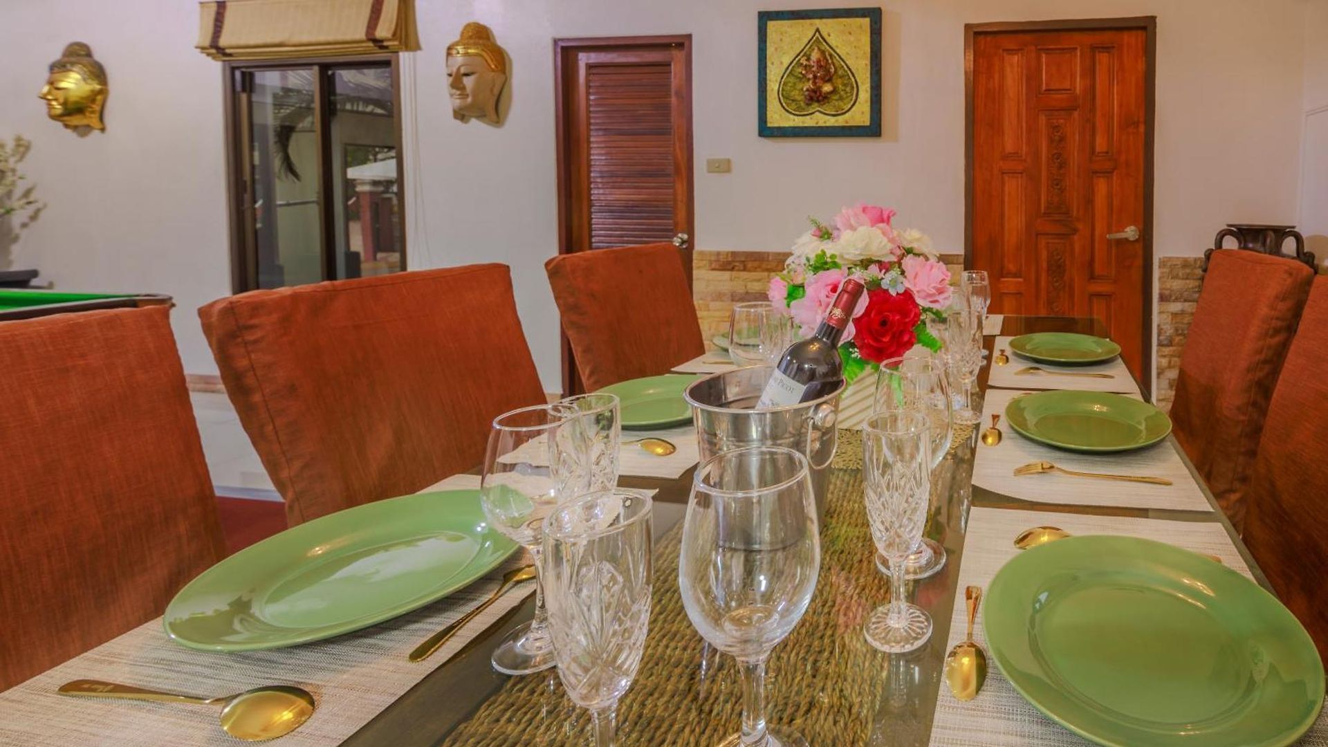 Ratana Near Walking Street And Beaches