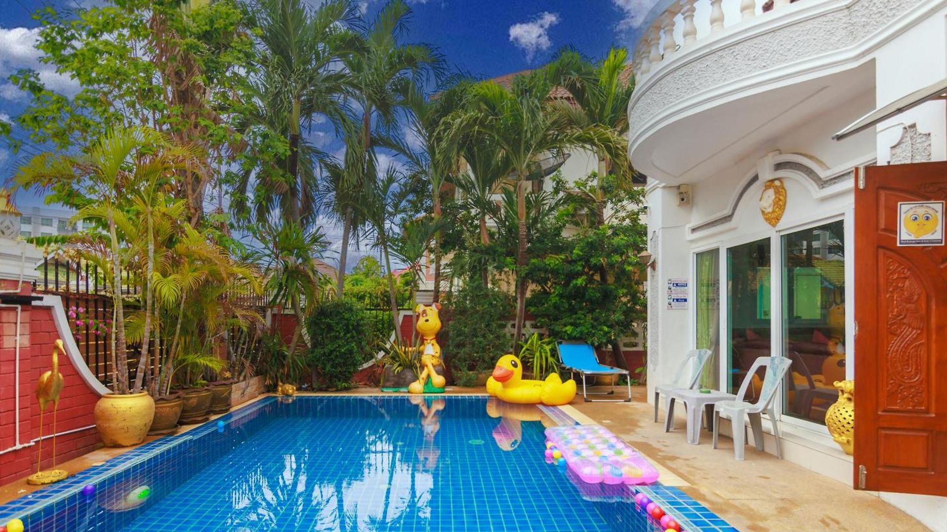 วิลล่า Ratana Near Walking Street And Beaches Pattaya