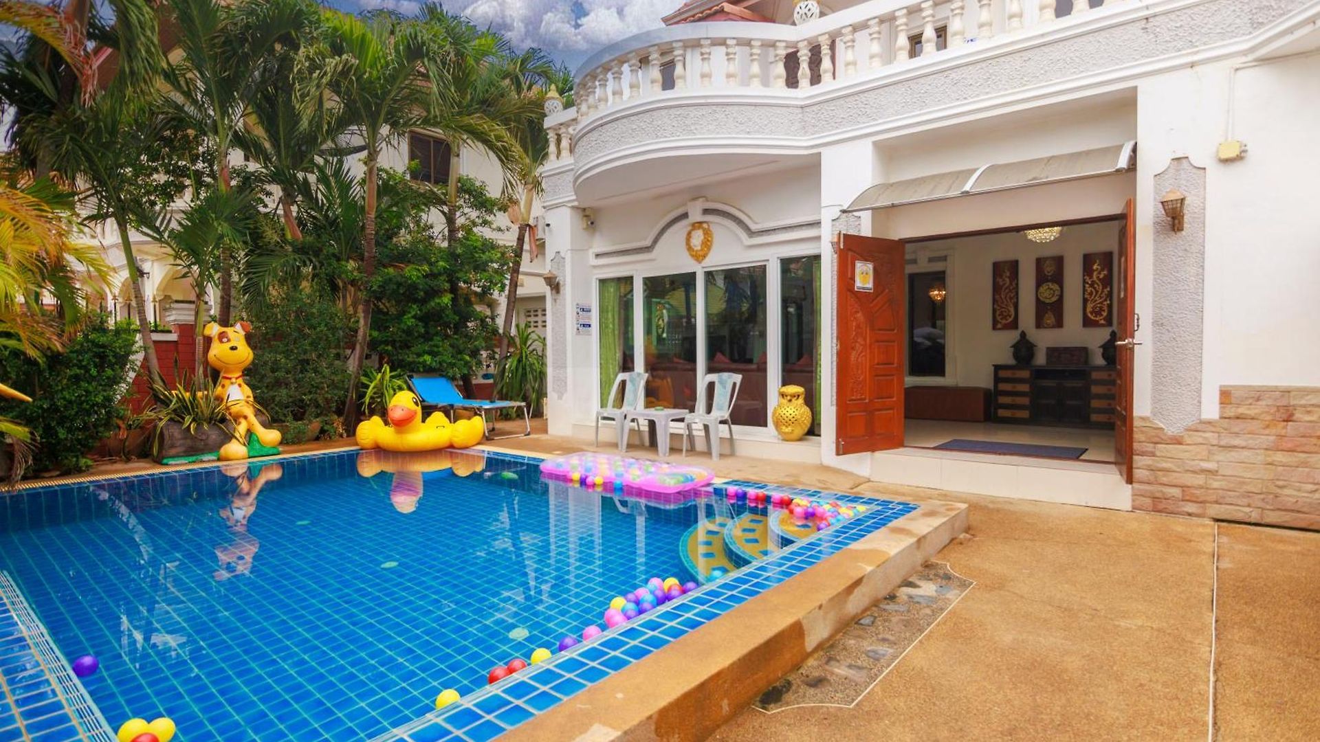 Ratana Near Walking Street And Beaches Pattaya