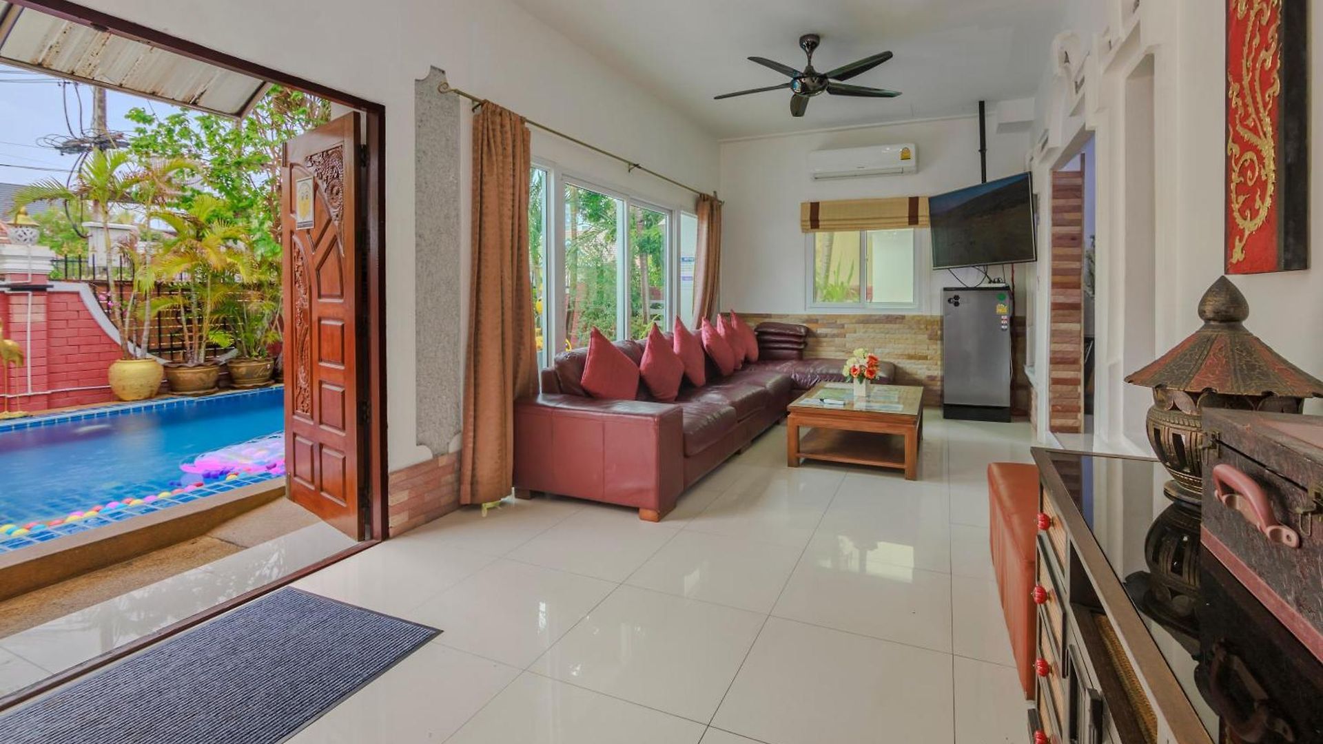Ratana Near Walking Street And Beaches วิลล่า Pattaya