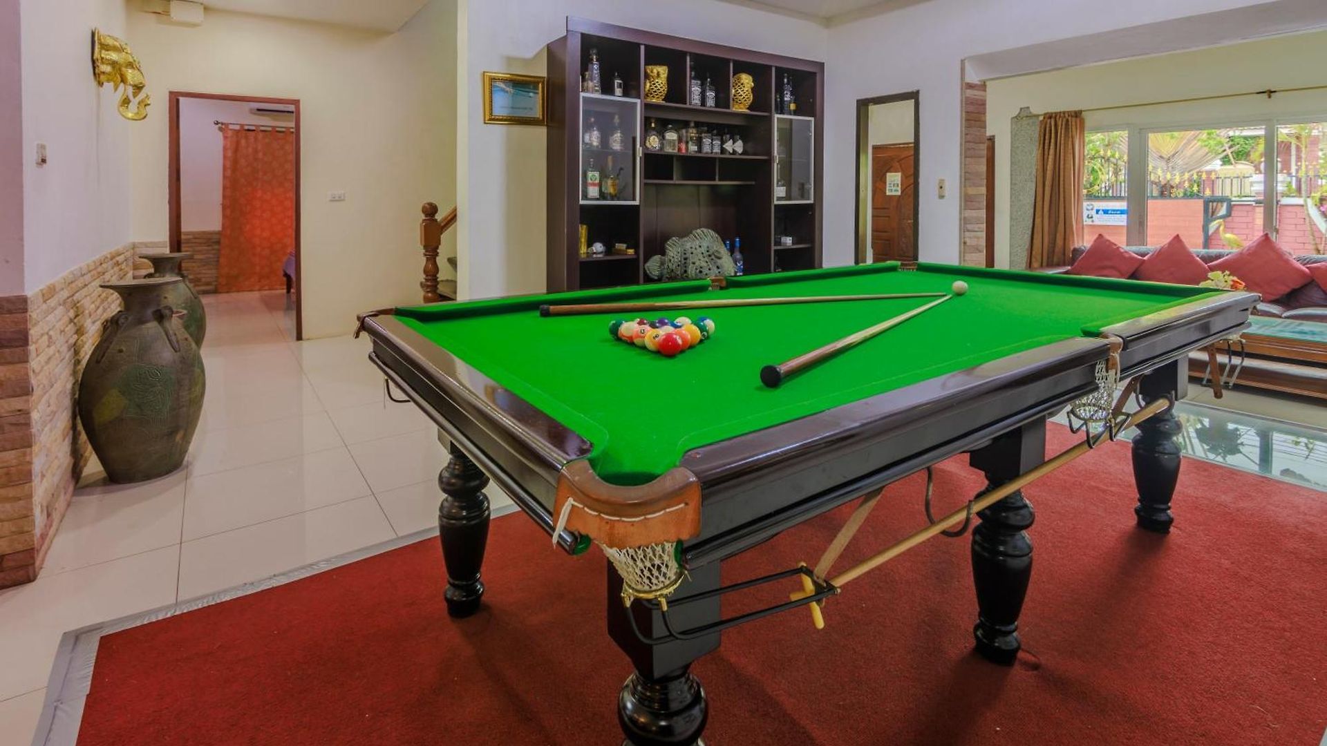 Ratana Near Walking Street And Beaches *
