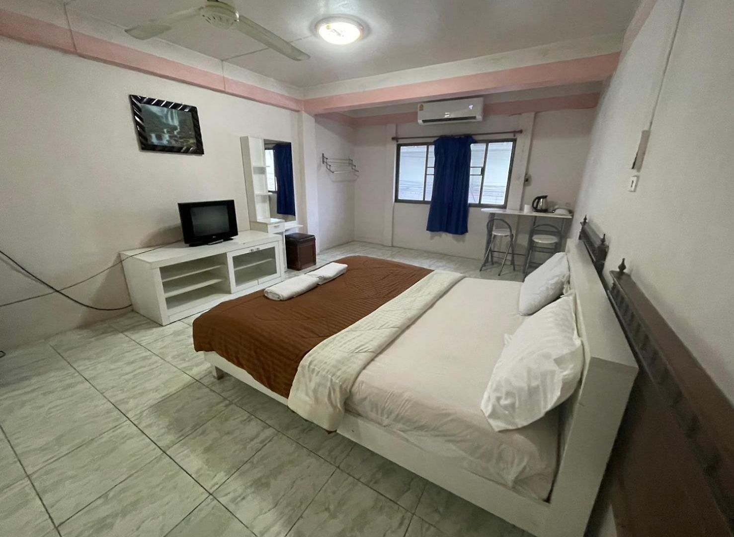 บ้านพัก Oyo 75494 President Pattaya