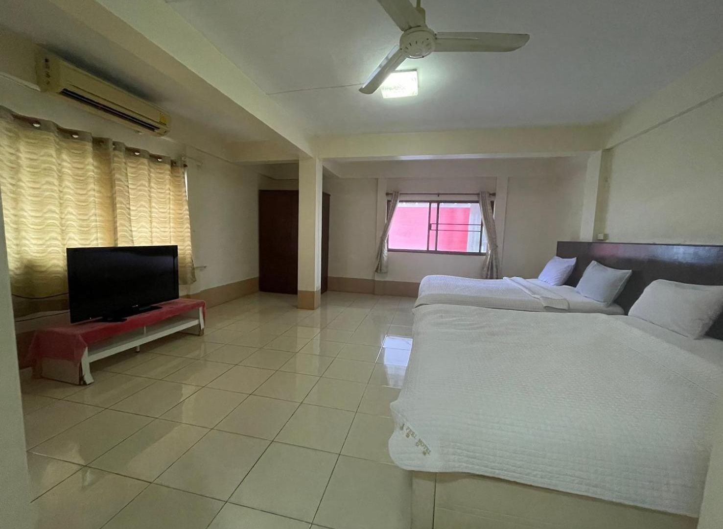 Oyo 75494 President บ้านพัก Pattaya