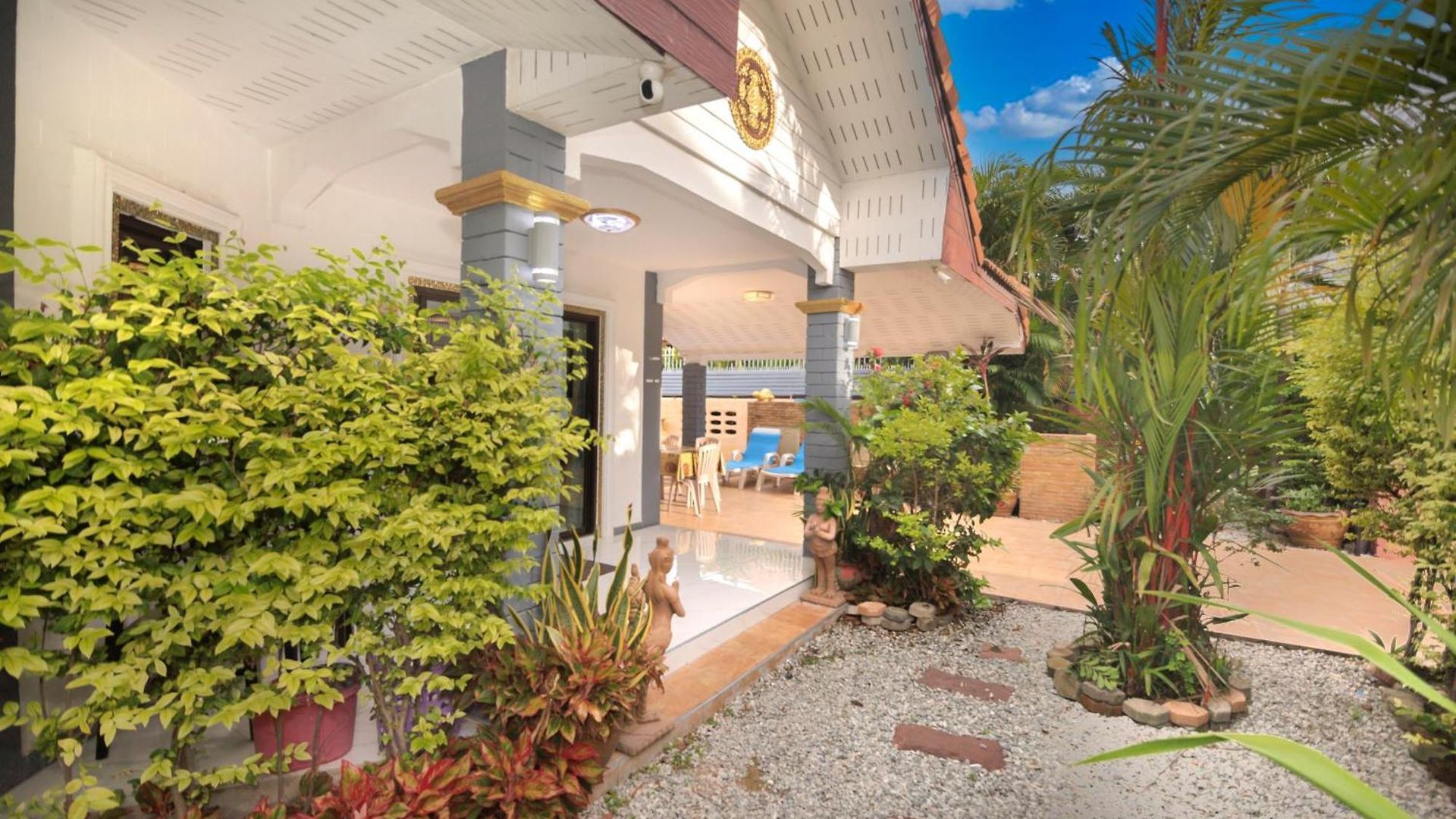 Corner Near Walking Street And Beaches *