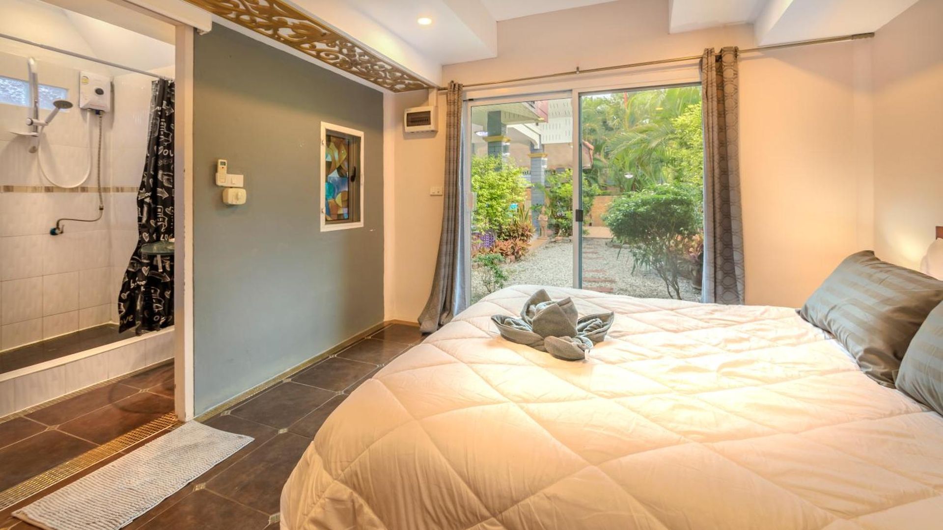 Corner Near Walking Street And Beaches * Pattaya