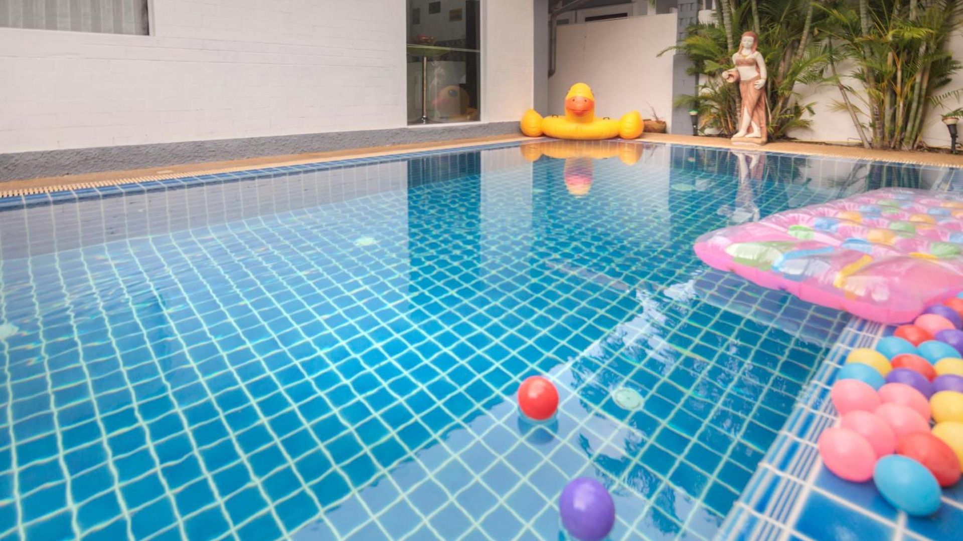 Corner Near Walking Street And Beaches Pattaya