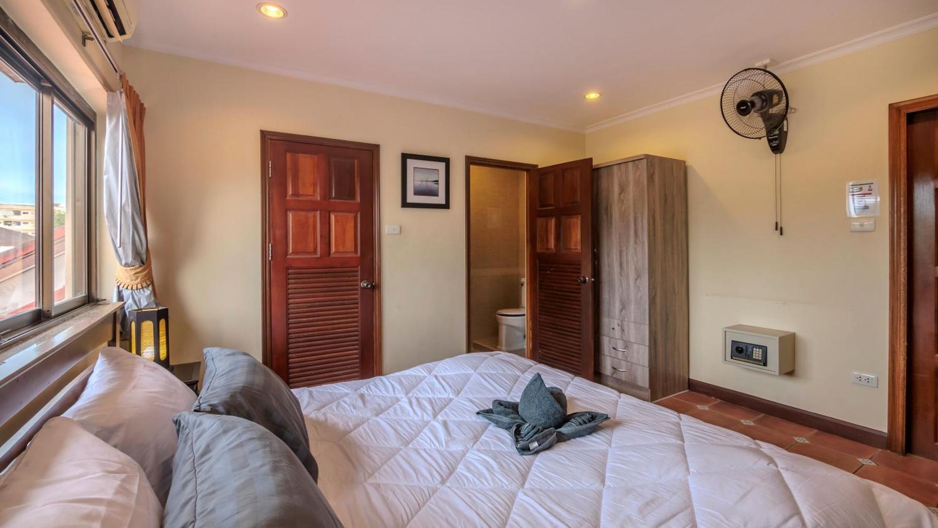 Viewbor Near Walking Street And Beaches Pattaya