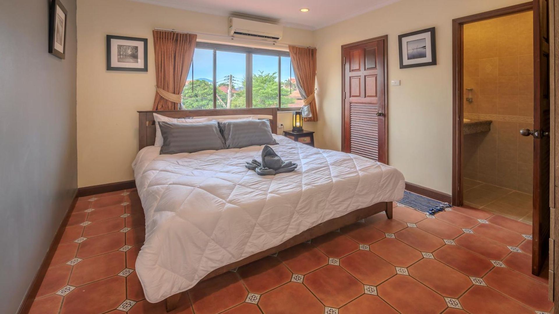 Viewbor Near Walking Street And Beaches