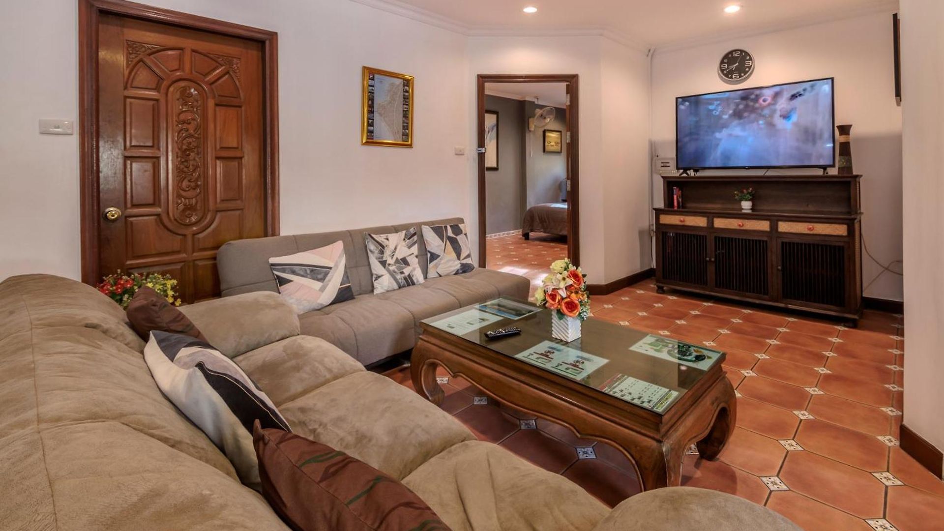 Viewbor Near Walking Street And Beaches Pattaya