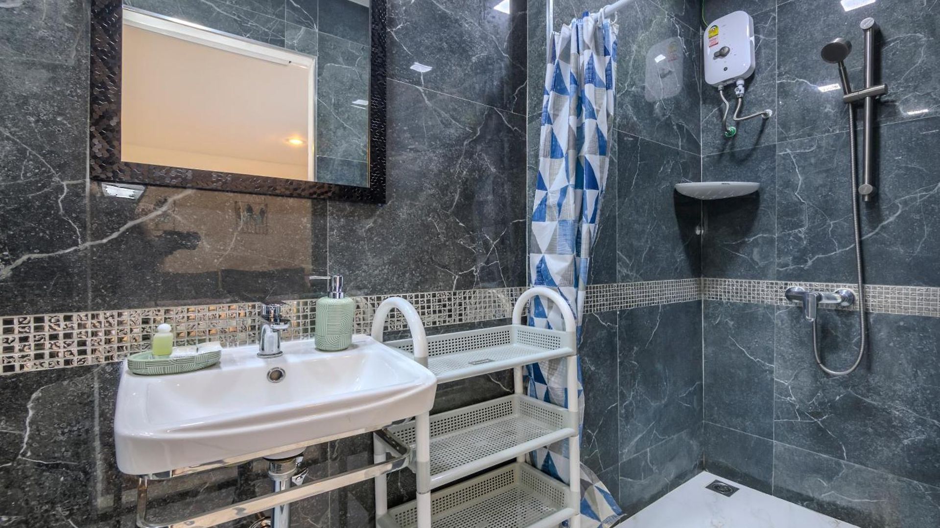 Kouac Near Walking Street And Beaches Pattaya