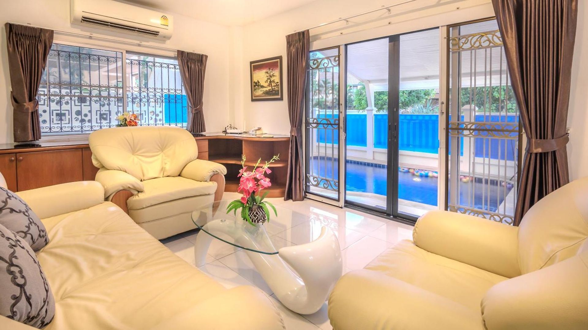 วิลล่า Kouac Near Walking Street And Beaches Pattaya