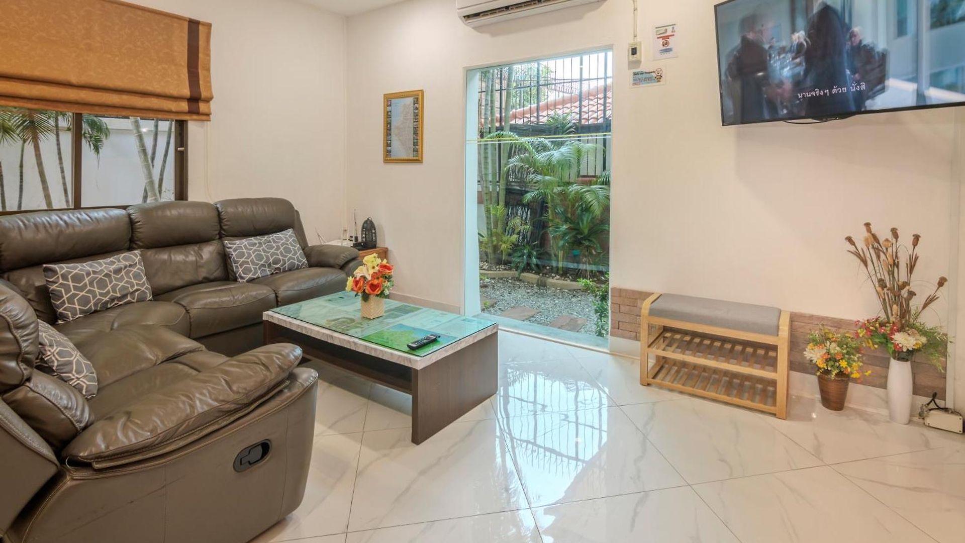Madee Near Walking Street And Beaches Pattaya