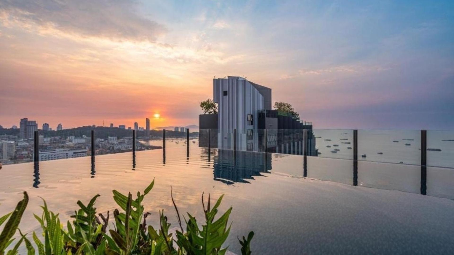 The Base By Mickey 3* Pattaya