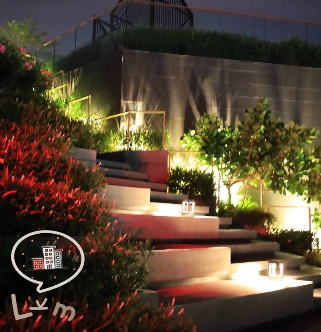 The Edge High Floor & Seaview *