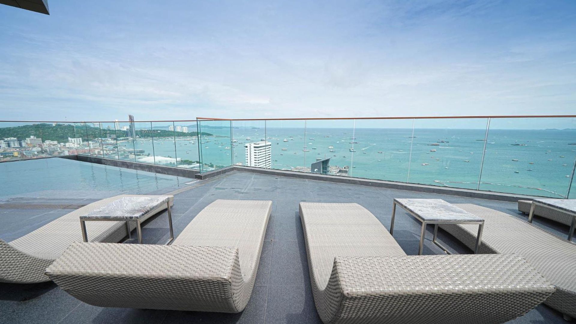 อพาร์ทเม้น Edge 2br Ocean View Luxury Rooftop Pool Location *