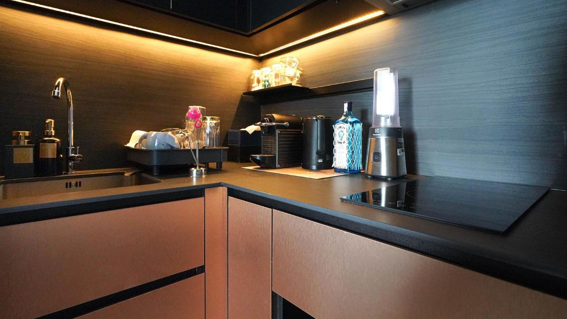 Edge 2br Ocean View Luxury Rooftop Pool Location *