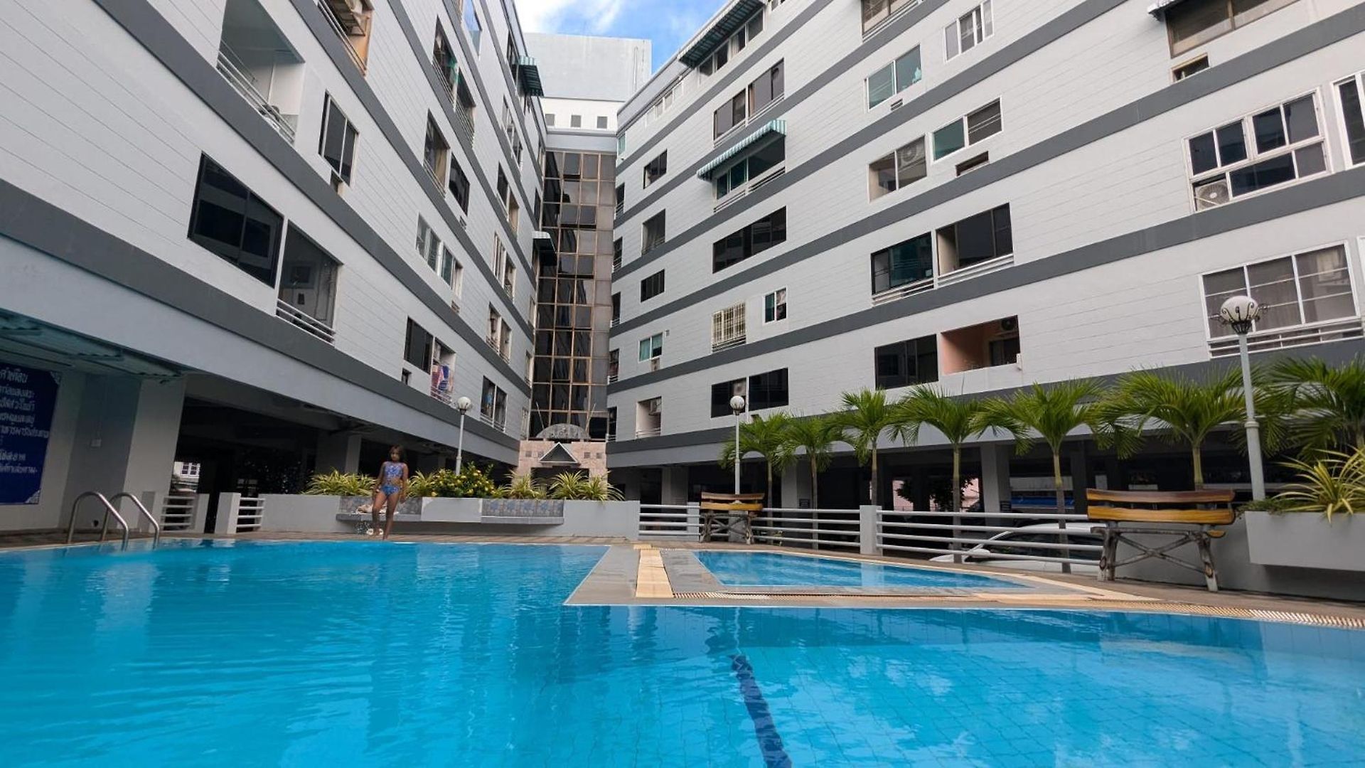 อพาร์ทเม้น Hagone Condotel Pattaya