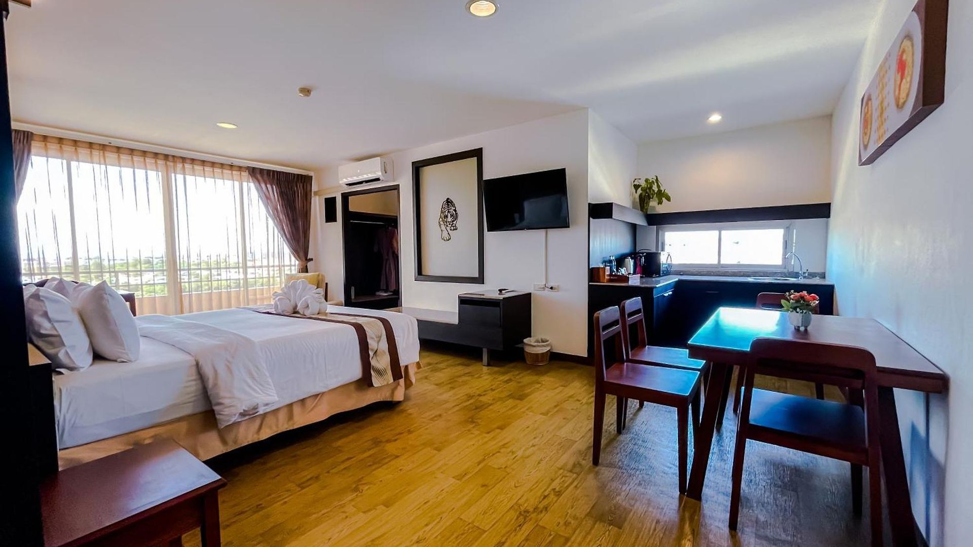 โรงแรม อีสเทิร์นแกรนด์พาเลซ 4*