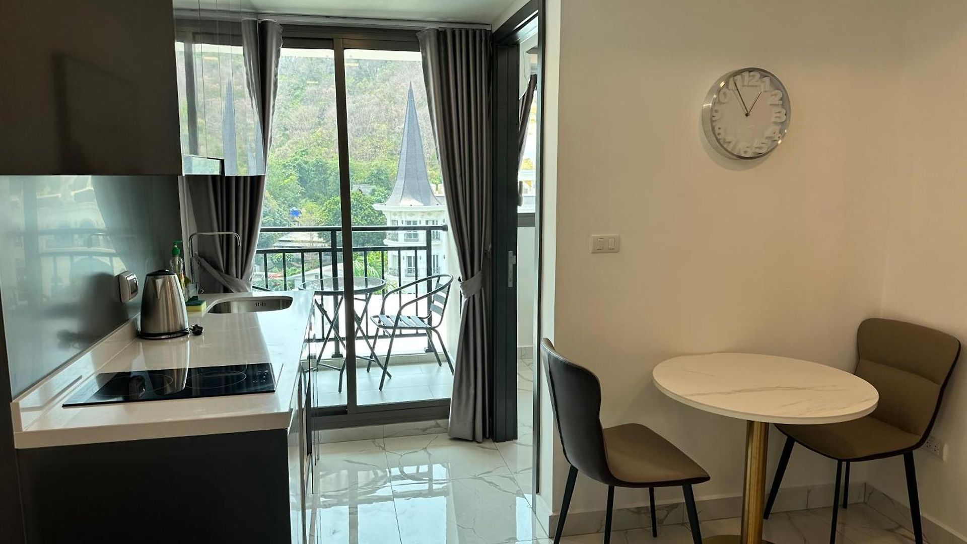 Arcadia Center Apartment