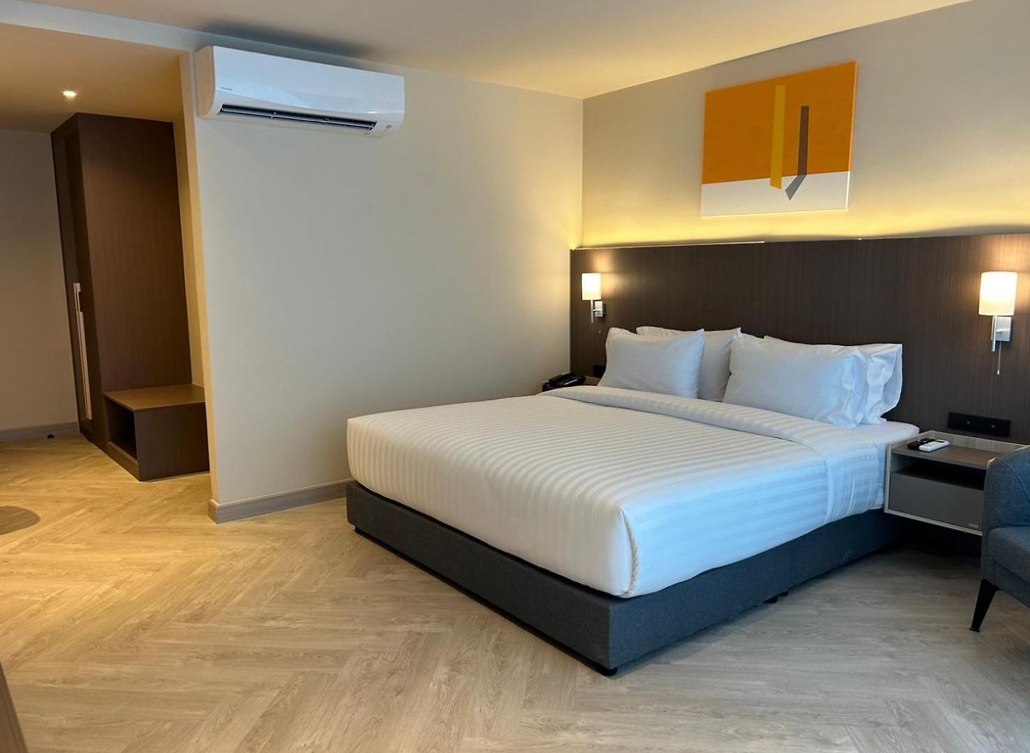 The One Cozy Living โรงแรม 4*