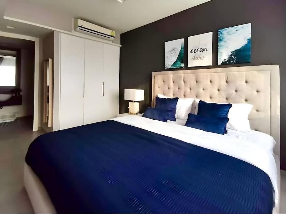 อพาร์ทเม้น High Floor Sea View 2 Bedroom Near Walking Street Pattaya