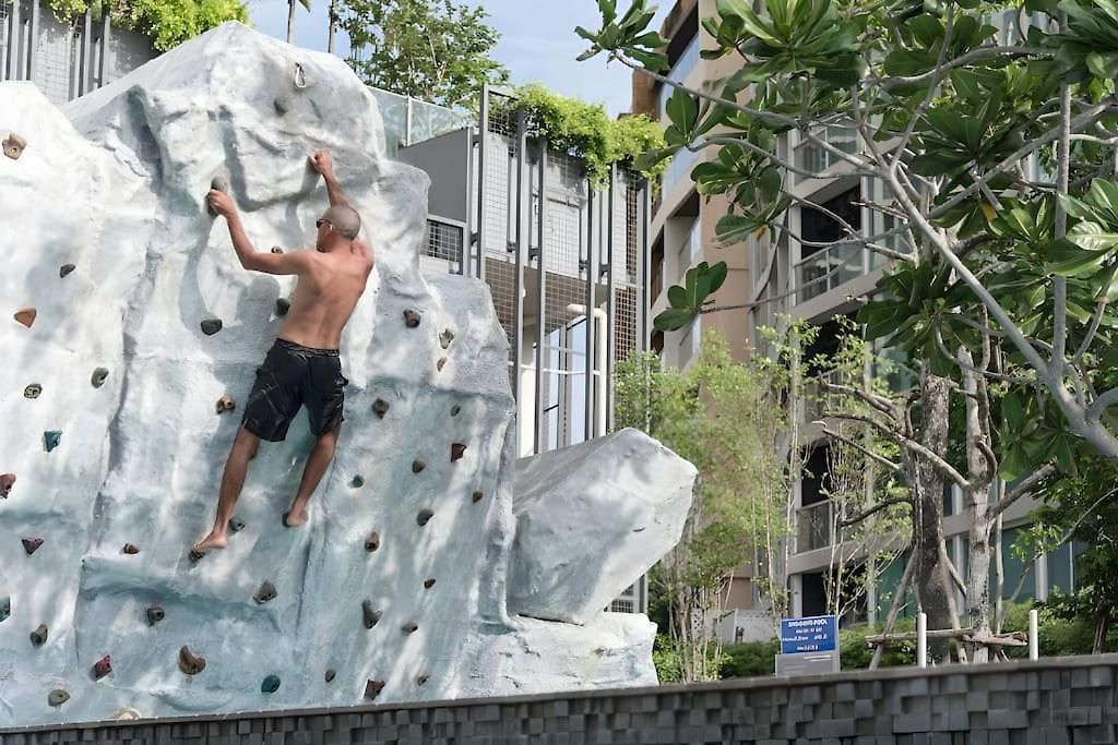 High Floor Sea View 2 Bedroom Near Walking Street Pattaya