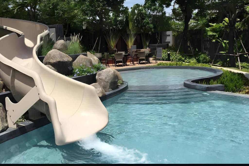อพาร์ทเม้น High Floor Sea View 2 Bedroom Near Walking Street *