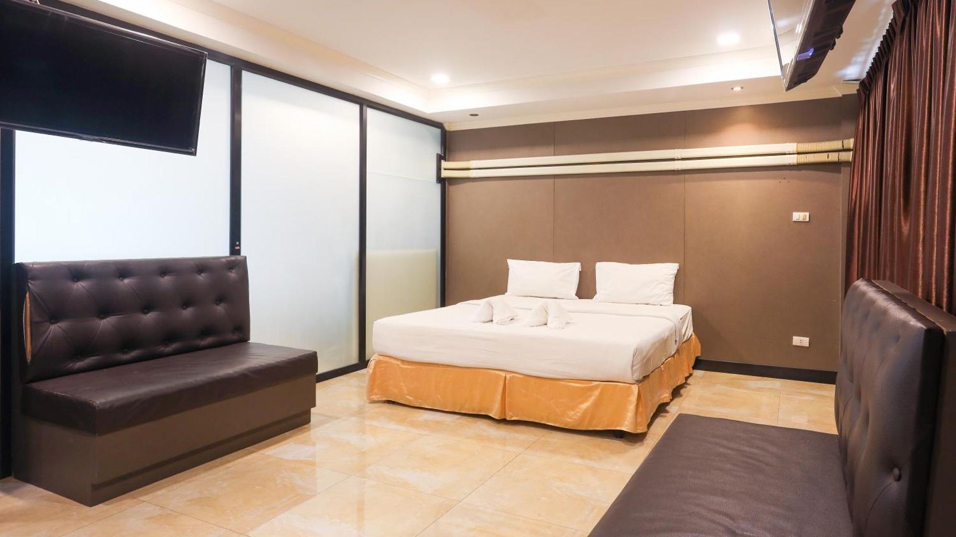 Land Royal 4*