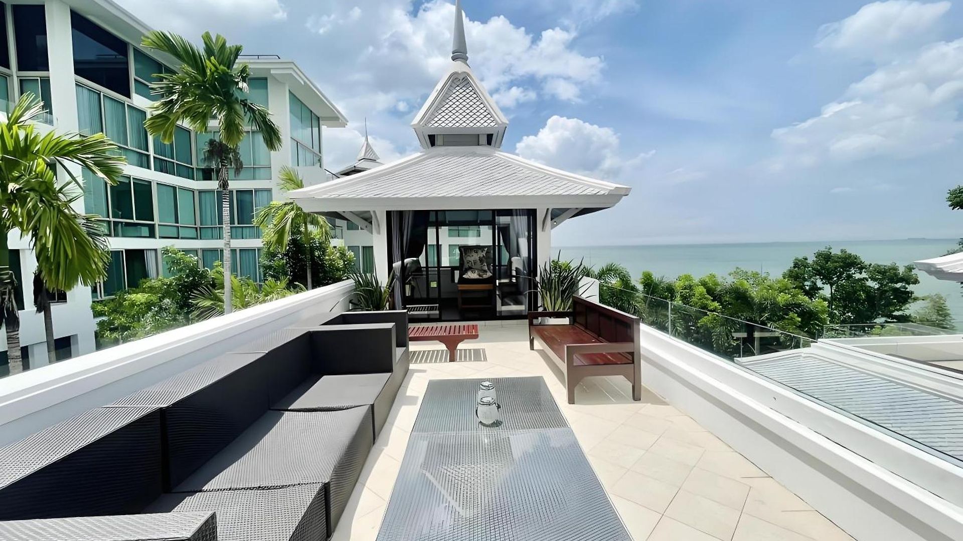 七星爱旅湾 私人海滩四卧别墅 Pattaya
