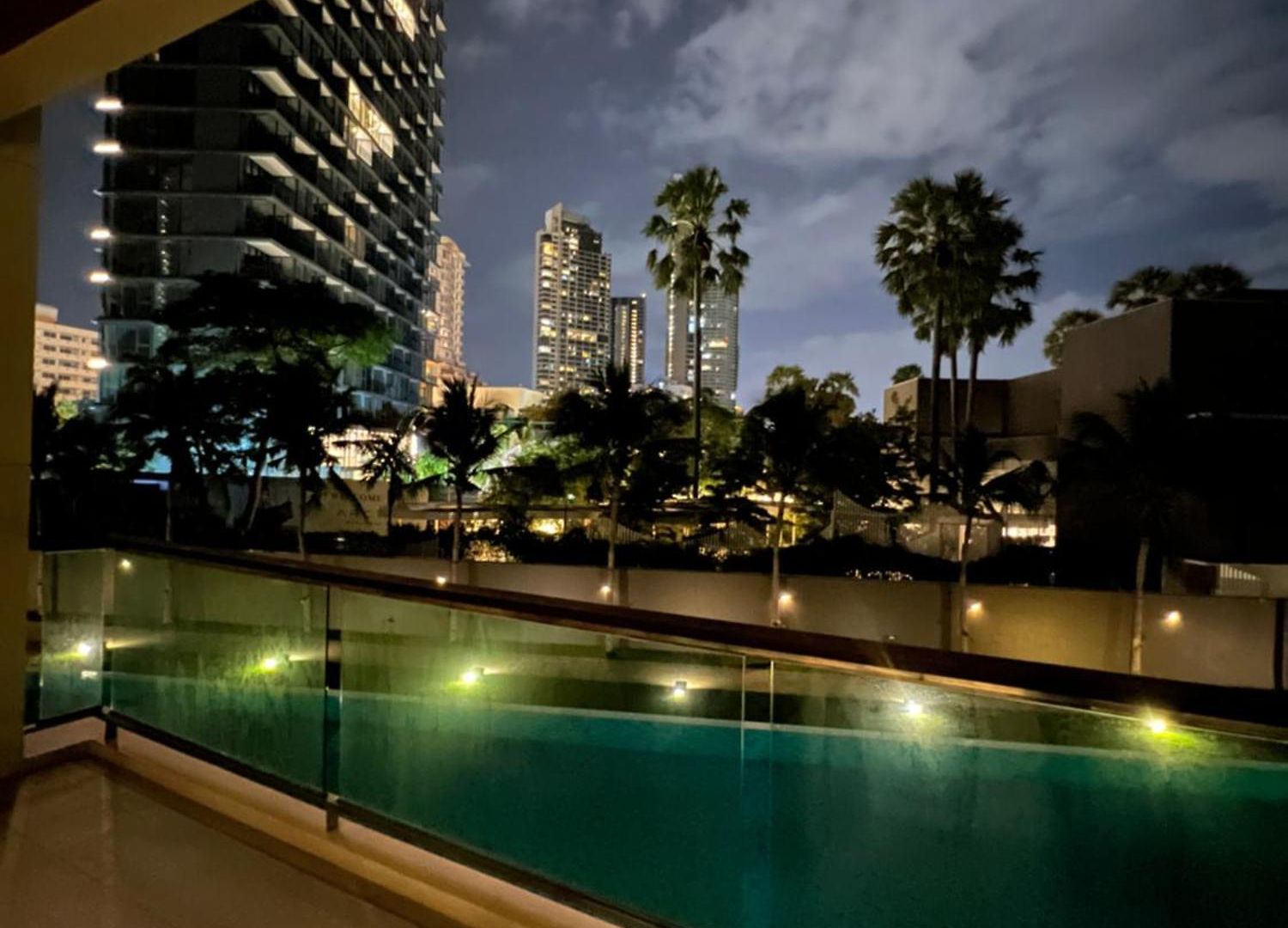 อพาร์ทเม้น Ananya Beachfront Wongamat Paradise *