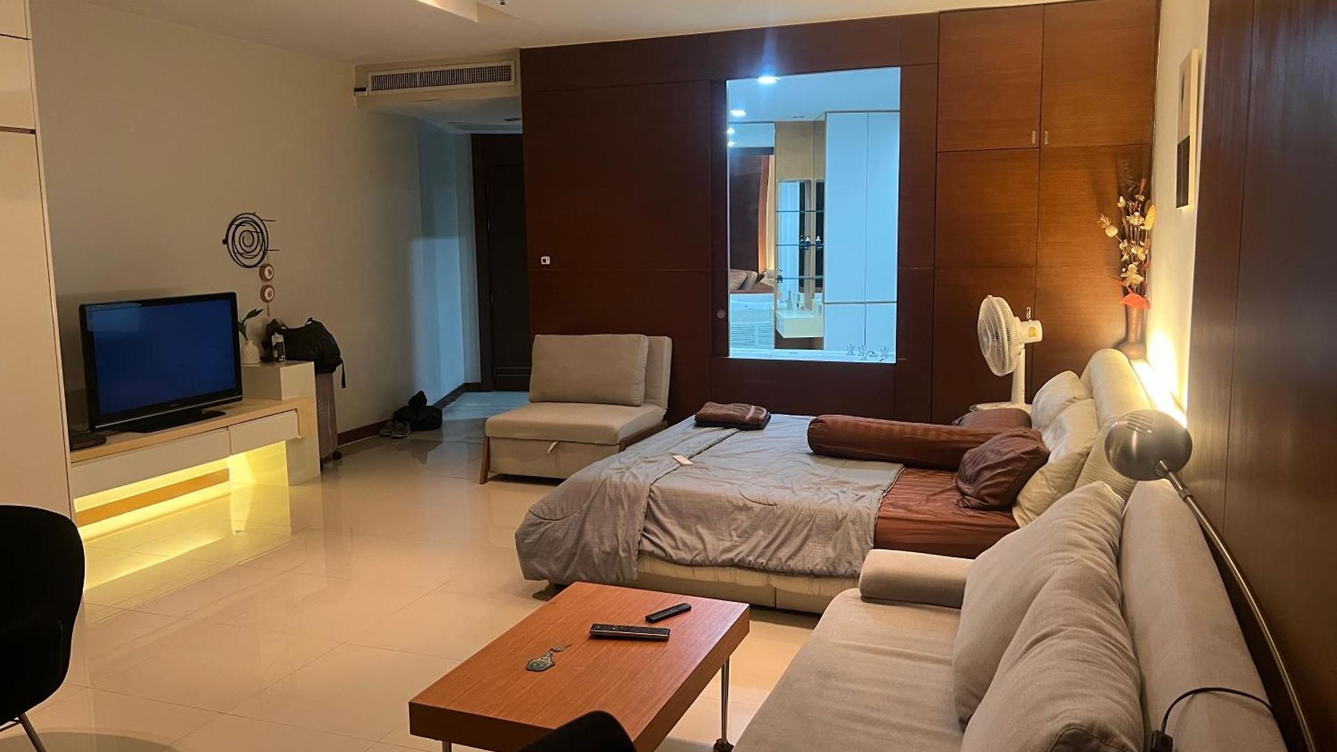 อพาร์ทเม้น Ananya Beachfront Wongamat Paradise *