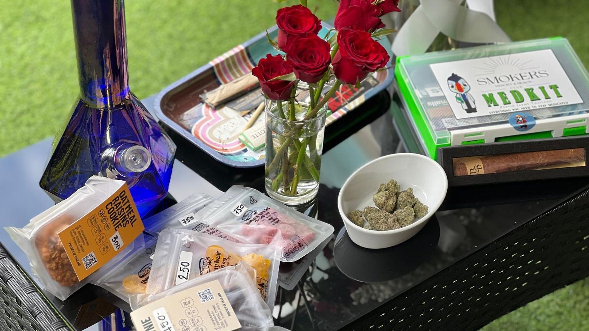 Smokers Beach Club & รีสอร์ท *