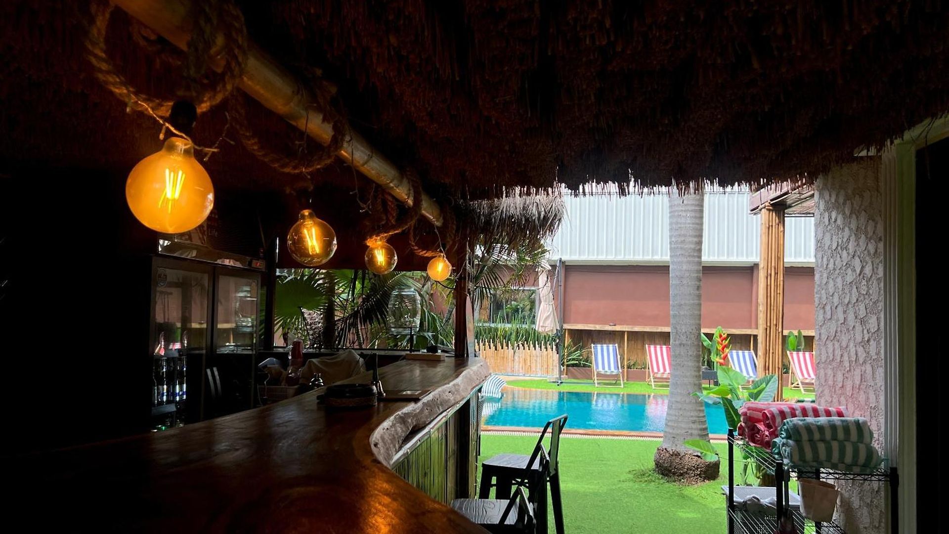 Smokers Beach Club & รีสอร์ท Pattaya