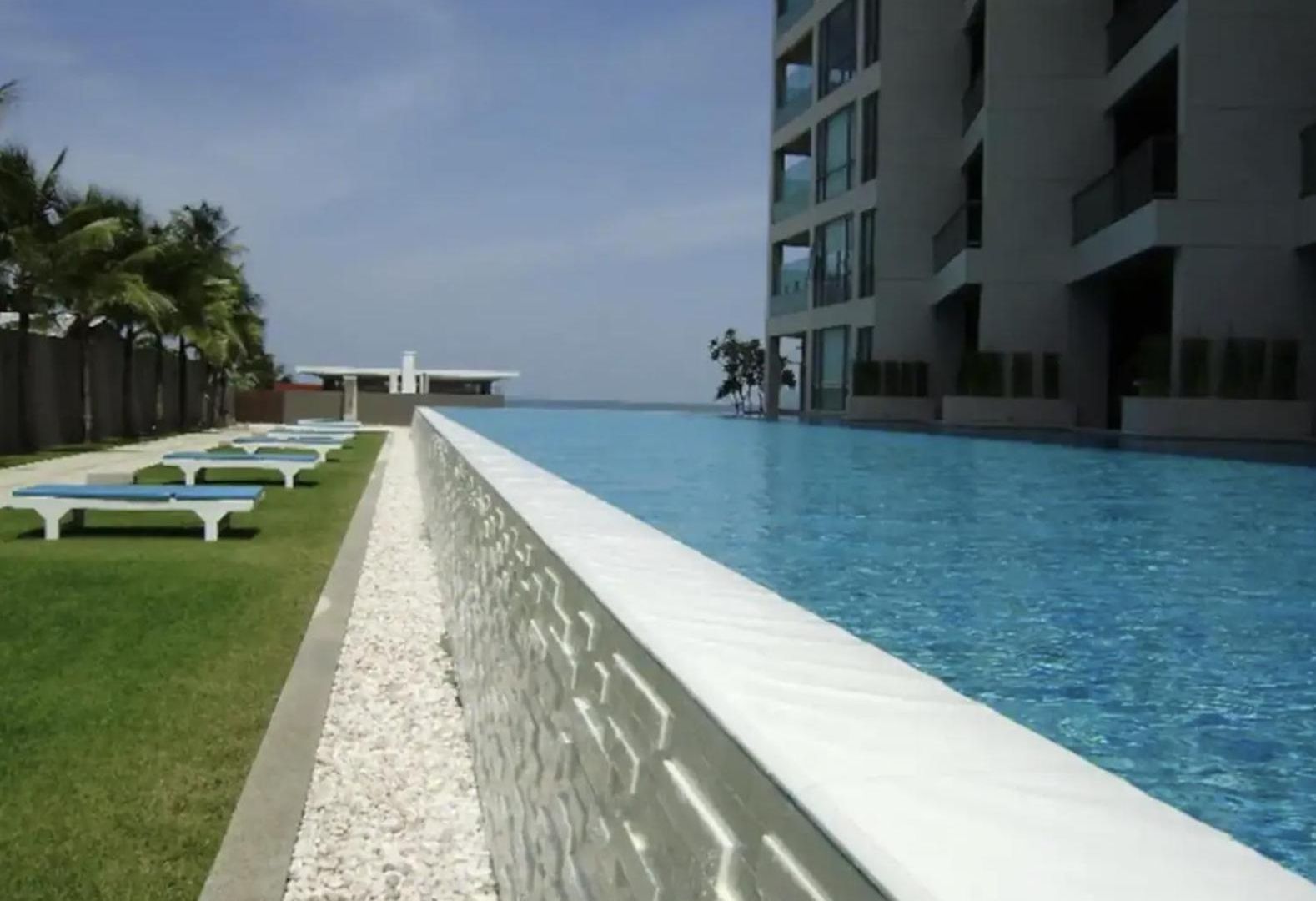 Ananya Beachfront Wongamat Paradise *
