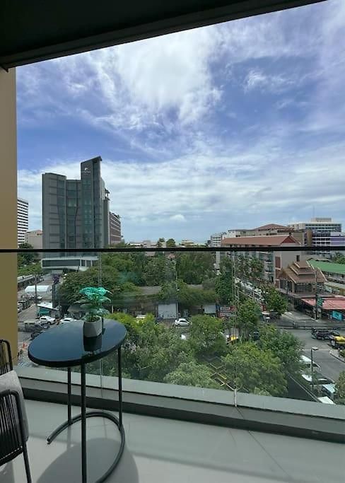 Edge Monstera อพาร์ตโฮเทล Pattaya