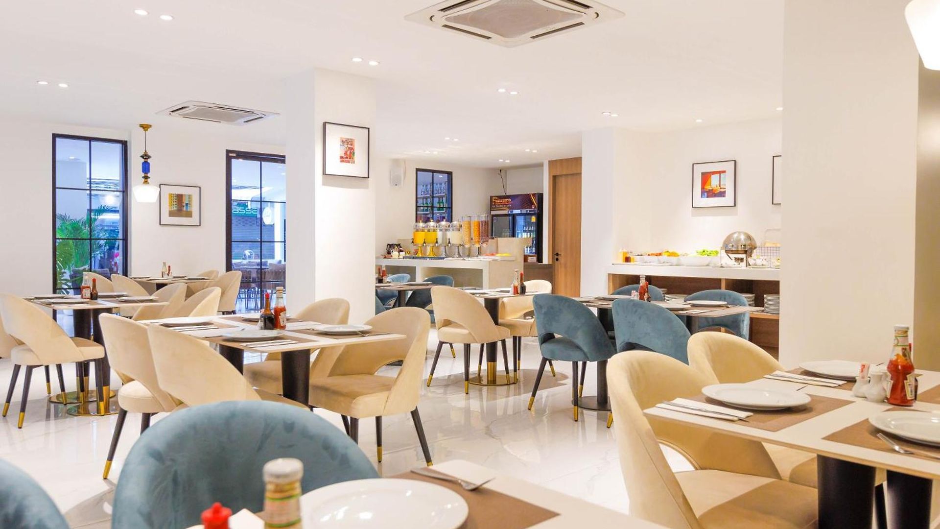 The One Cozy Living โรงแรม 4*