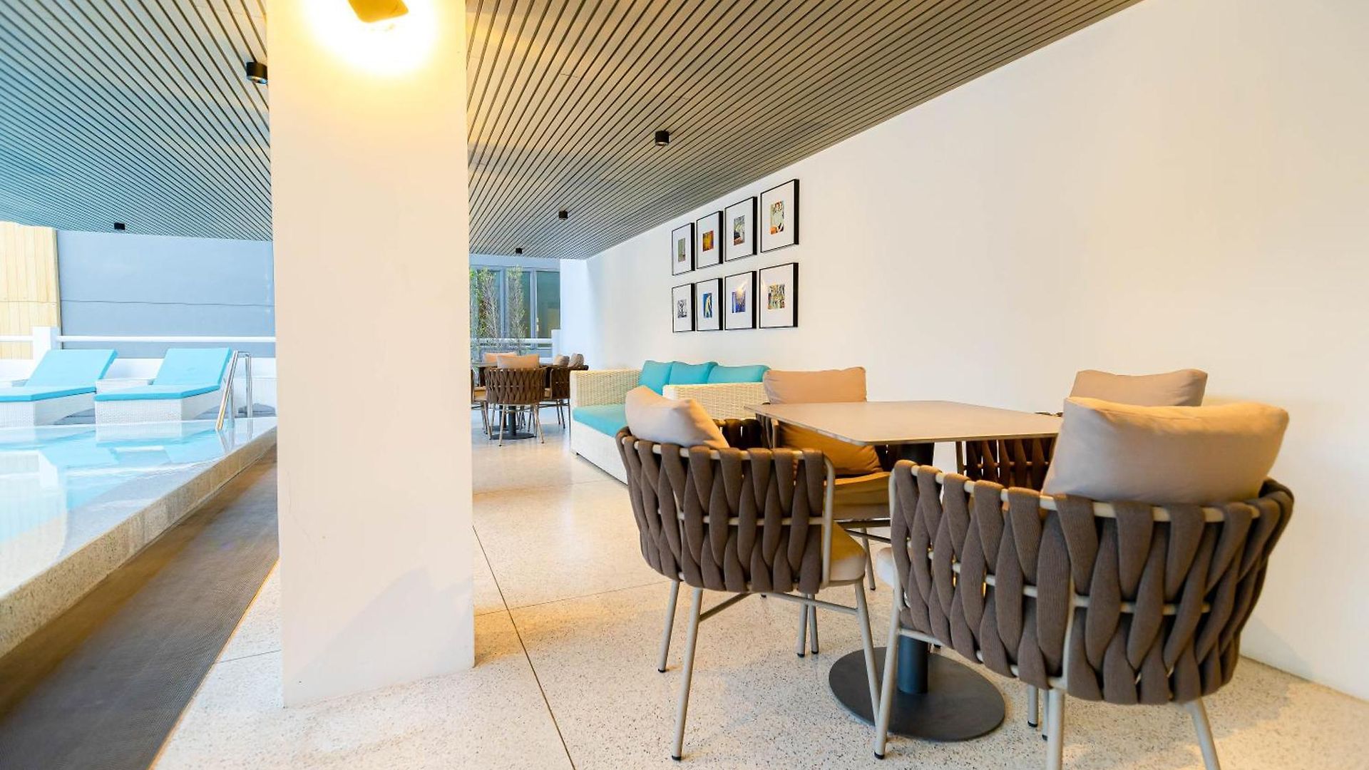 โรงแรม The One Cozy Living 4*