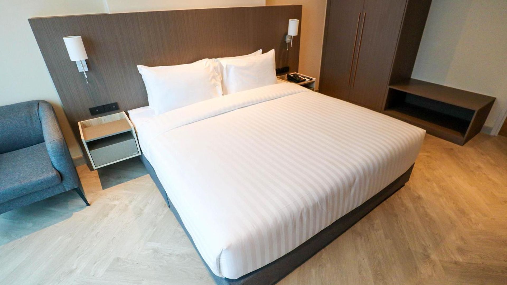 The One Cozy Living โรงแรม 4*