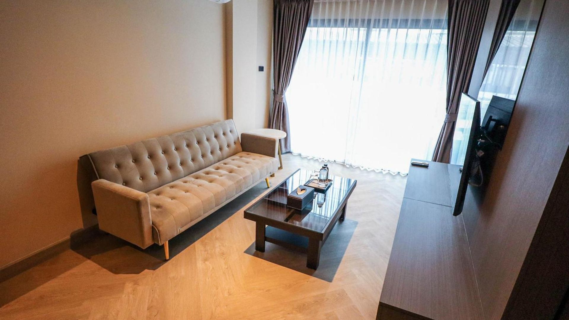 The One Cozy Living 4*