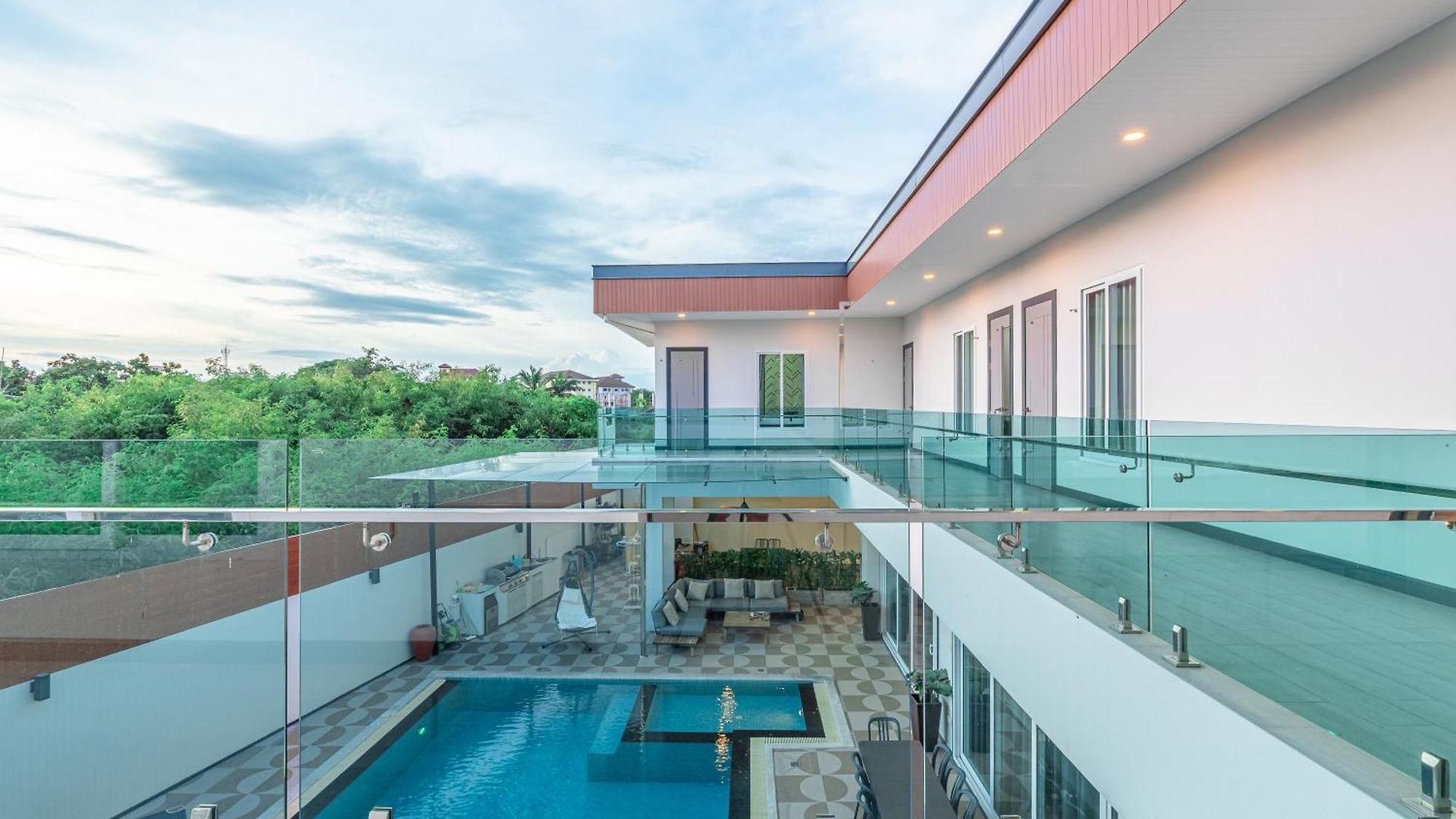 วิลล่า 芭提雅21航站楼附近8卧9卫轻奢现代别墅带独立歌房 Pattaya