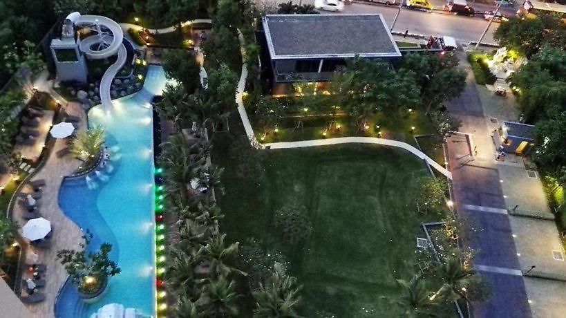 อพาร์ตโฮเทล Unixx High Floor Seaview Double Bedroom Pattaya