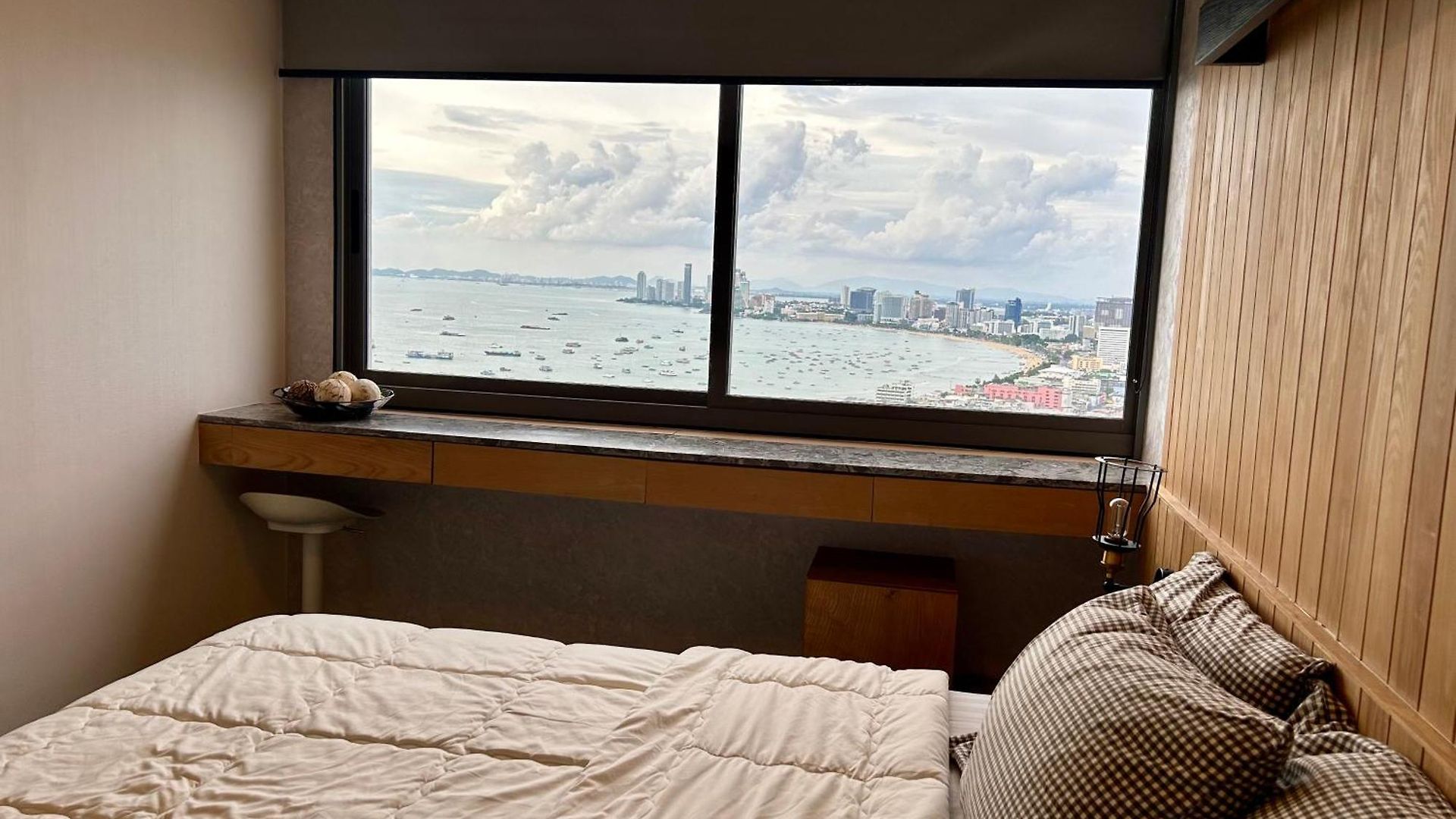 Unixx High Floor Seaview Double Bedroom 4* Pattaya