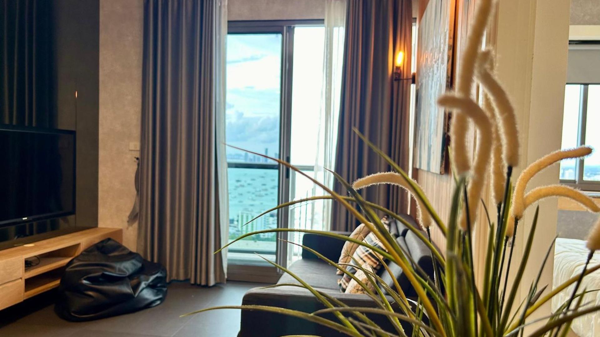 Unixx High Floor Seaview Double Bedroom อพาร์ตโฮเทล
